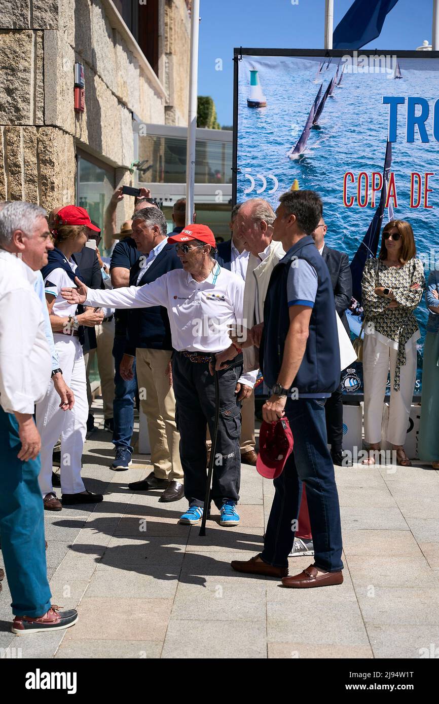 Sansenxo. Espagne. 20220520, le roi Juan Carlos d'Espagne assiste à la troisième série de la coupe espagnole 6 mètres jour 1 au Sanxenxo Royal Yacht Club le 20 mai 2022 à Sansenxo, Espagne après près de deux ans en exil dans les Émirats arabes Unis suite à une série de scandales financiers, L'ancien roi d'Espagne fait son premier voyage de retour en Espagne, lors d'une brève visite qui a suscité de nombreuses critiques. Banque D'Images