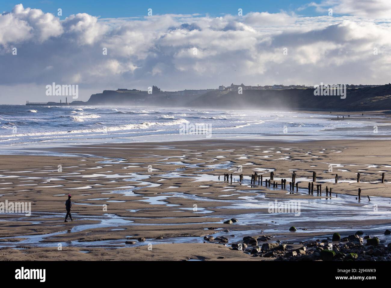 Wendy on Sandsend Beach, Whitby, North Yorkshire, Angleterre, Royaume-Uni Banque D'Images
