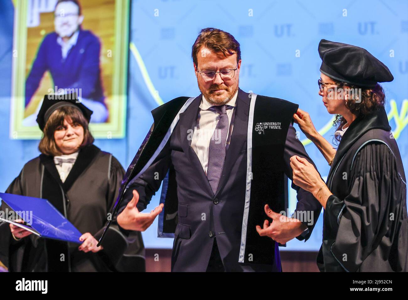 2022-05-20 16:24:55 ENSCHEDE - Prince Constantijn portera la kappa appartenant à un doctorat honorifique à l'Université de Twente qui célèbre son anniversaire de 60th. ANP VINCENT JANNINK pays-bas sortie - belgique sortie Banque D'Images