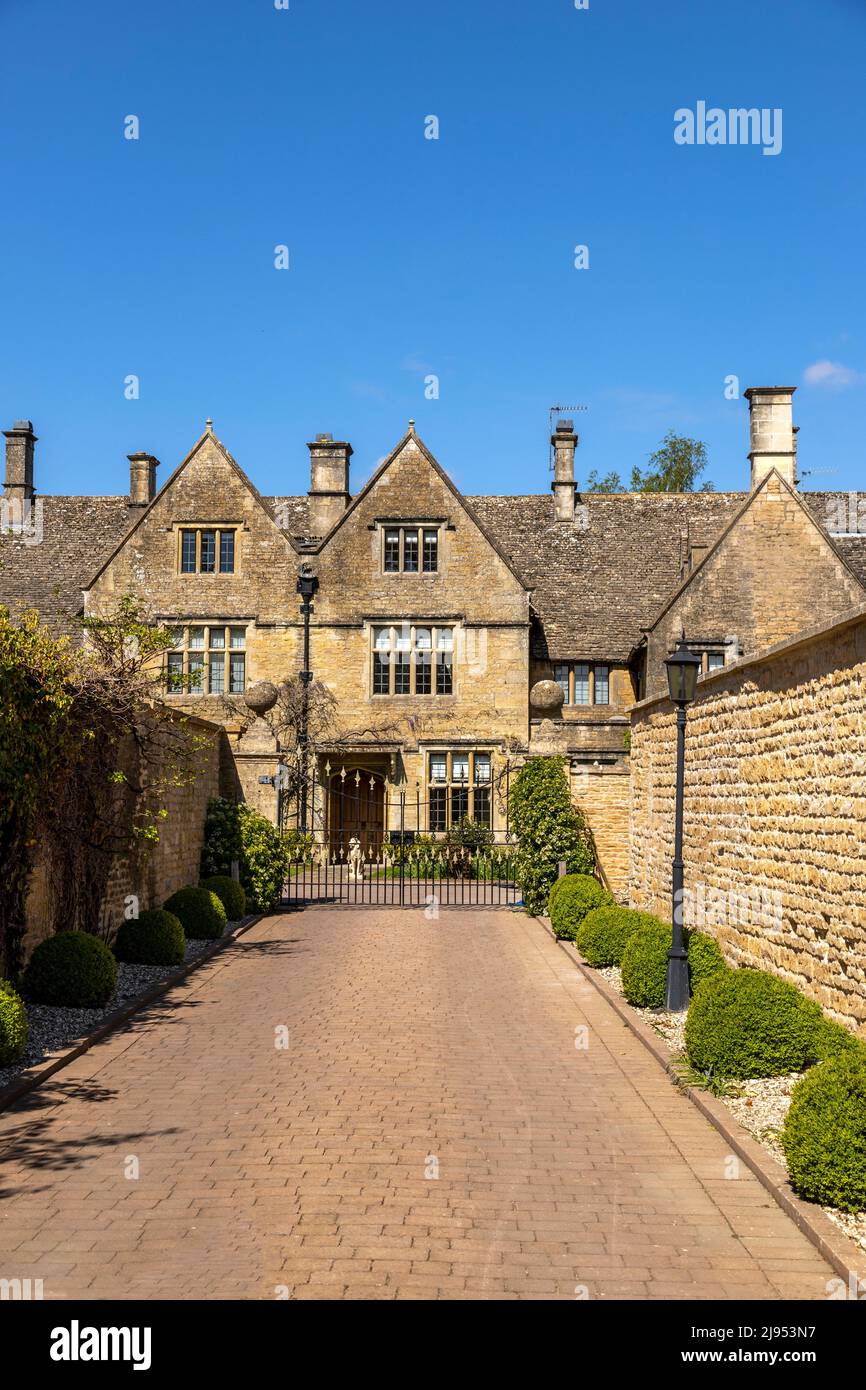 Un beau manoir dans les Cotswolds, Bourton-on-the-Water, Gloucestershire, Angleterre, Royaume-Uni. Banque D'Images