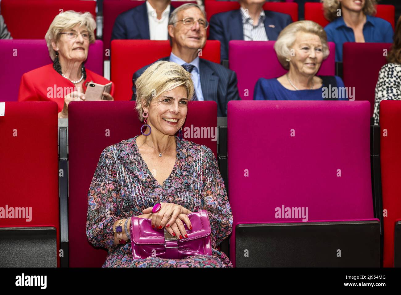 2022-05-20 16:41:26 ENSCHEDE - Jantien Brinkhorst-Heringa, princesse Laurentien, Laurens Jan Brinkhorst, princesse Beatrix (lr) regarde le prince Constantijn tout en recevant un doctorat honorifique à l'Université de Twente célébrant son anniversaire de 60th. ANP VINCENT JANNINK pays-bas sortie - belgique sortie Banque D'Images