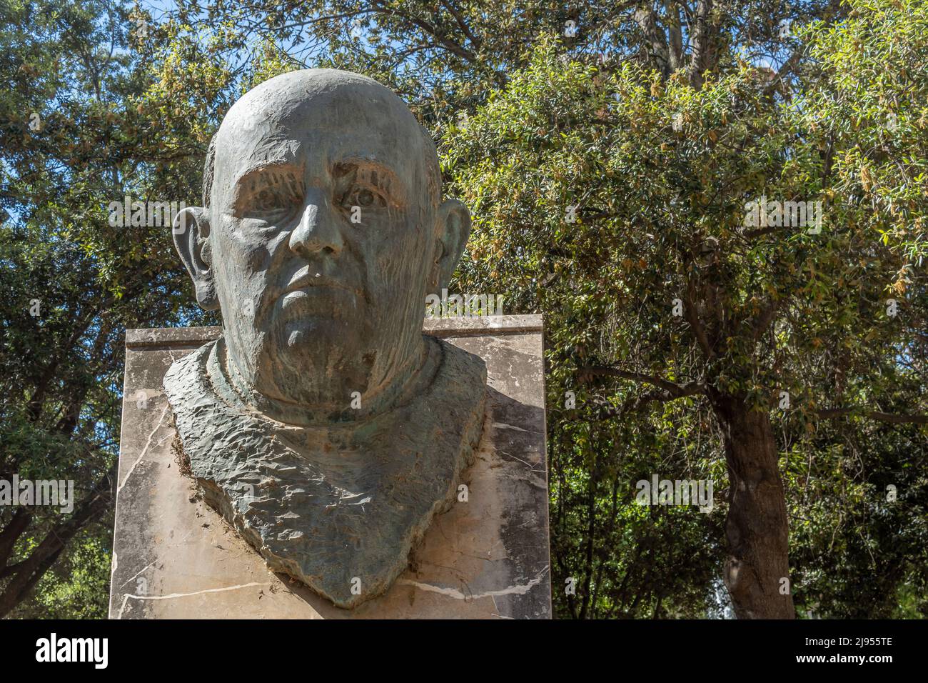 Manacor, Espagne; mai 14 2022: Buste sculptural en bronze de Mossen Antoni Alcover, situé dans un parc dans le centre historique de la ville majorquine de Manaco Banque D'Images