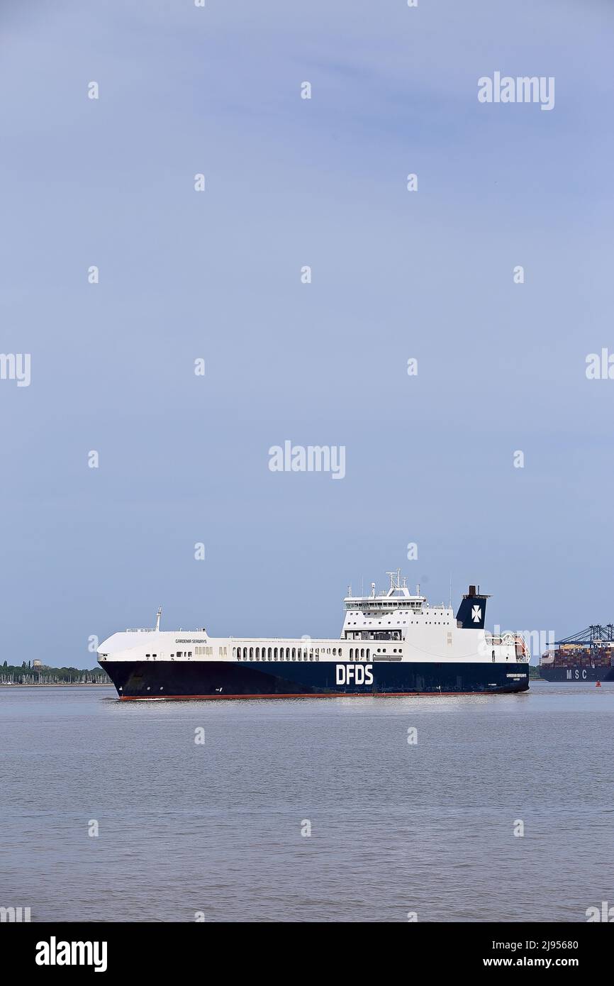 RO-RO (Roll On - Roll Off) cargo Gardenia Seaways quittant le port de Felixstowe, Suffolk, Royaume-Uni. Banque D'Images