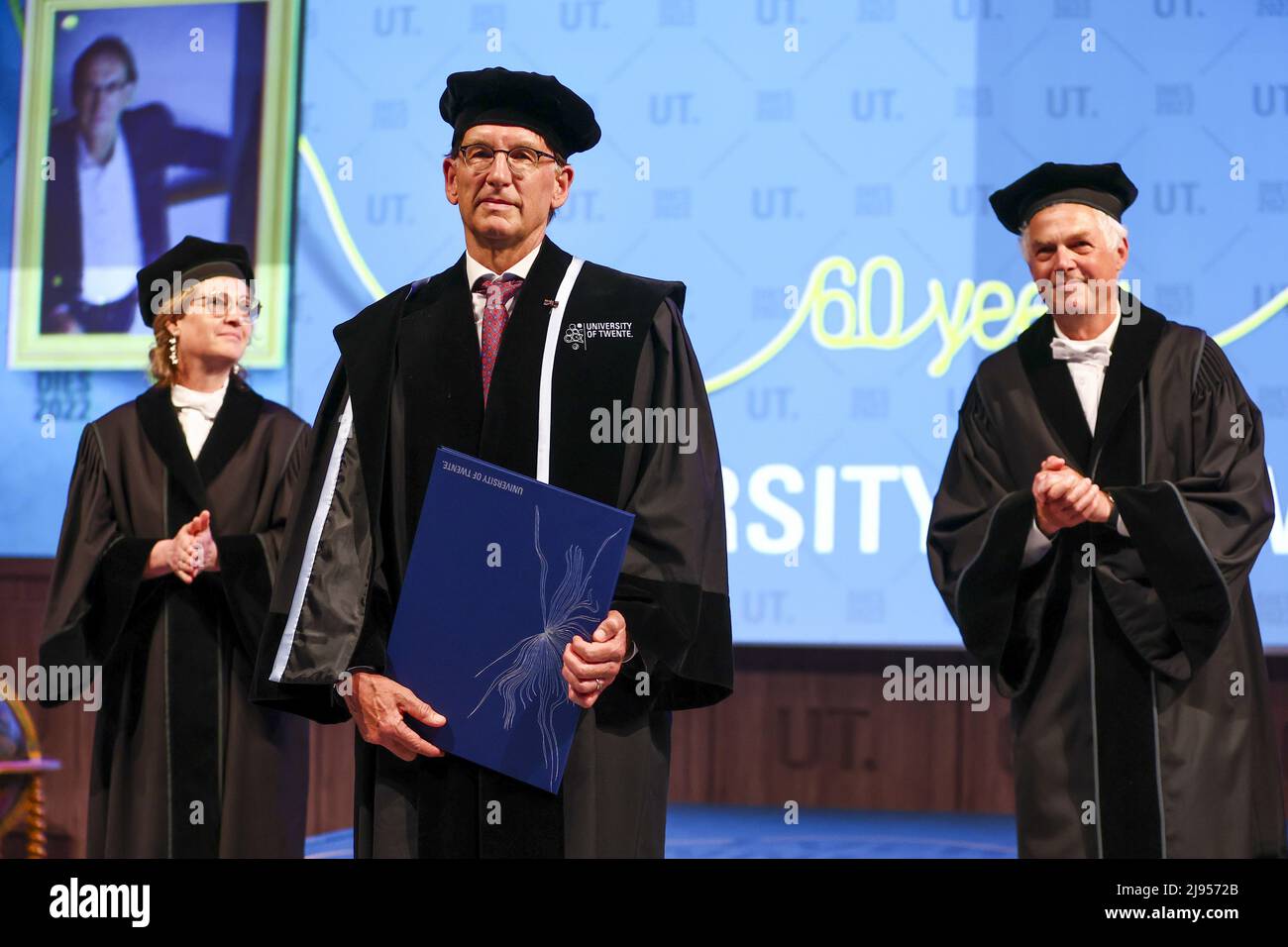2022-05-20 16:01:07 ENSCHEDE - Wim van Saarloos reçoit un doctorat honorifique de l'Université de Twente, qui célèbre son anniversaire de 60th. ANP VINCENT JANNINK pays-bas sortie - belgique sortie Banque D'Images