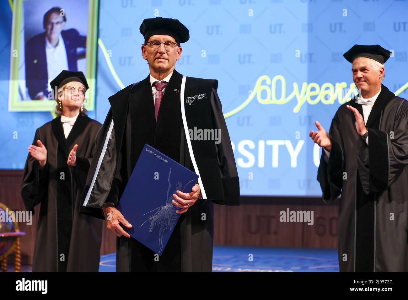 2022-05-20 16:01:02 ENSCHEDE - Wim van Saarloos reçoit un doctorat honorifique de l'Université de Twente, qui célèbre son anniversaire de 60th. ANP VINCENT JANNINK pays-bas sortie - belgique sortie Banque D'Images