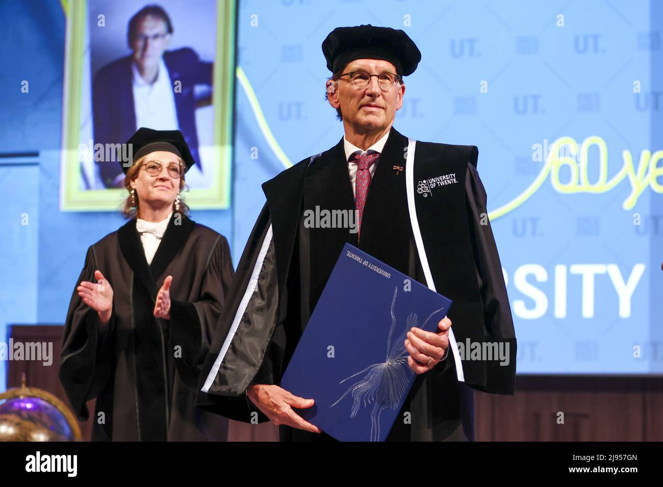 2022-05-20 16:01:01 ENSCHEDE - Wim van Saarloos reçoit un doctorat honorifique de l'Université de Twente, qui célèbre son anniversaire de 60th. ANP VINCENT JANNINK pays-bas sortie - belgique sortie Banque D'Images