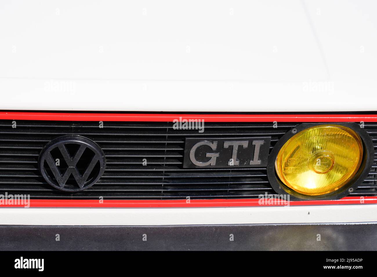 Bordeaux , Aquitaine France - 05 01 2022 : volkswagen golf gti front VW marque et logo marque une voiture grill automobile allemande Banque D'Images