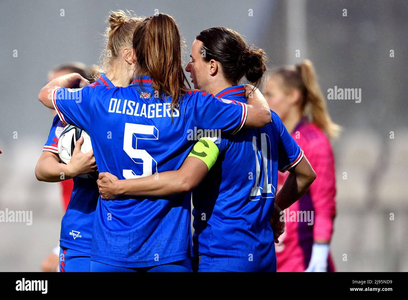 Amsterdam, pays-Bas. 20th mai 2022. Amsterdam - (lr) Anna-Lena Stolze du FC Twente, Marisa Olislagers du FC Twente, Renate Jansen du FC Twente fêtez le 2-1 lors du match des femmes néerlandaises Eredivisiie entre Ajax et le FC Twente au complexe sportif de Toekomst le 20 mai 2022 à Amsterdam, aux pays-Bas. ANP OLAF KRAAK crédit: ANP/Alay Live News Banque D'Images