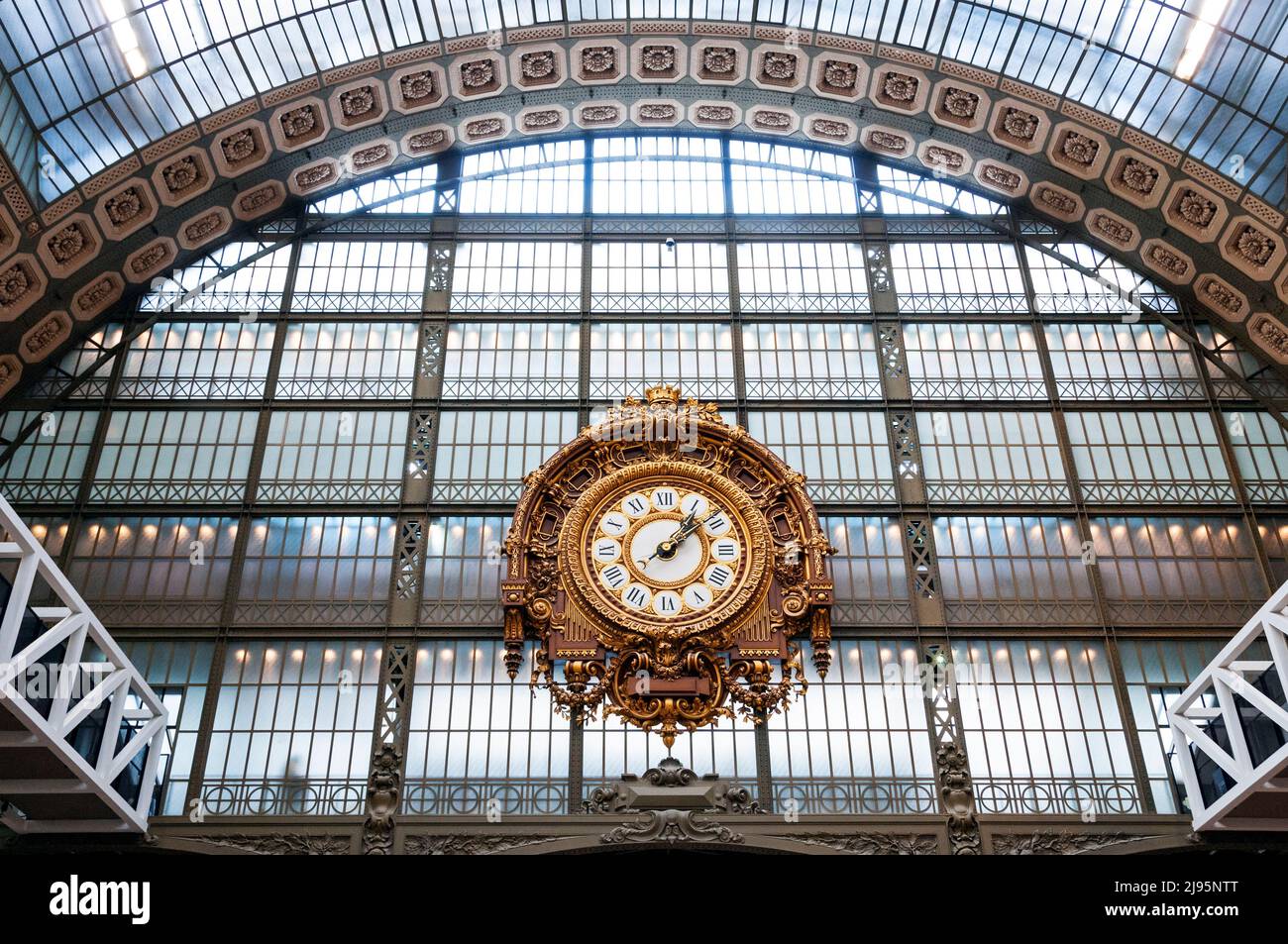 Regarder l'horloge au Musée d'Orsay, Paris, France Banque D'Images