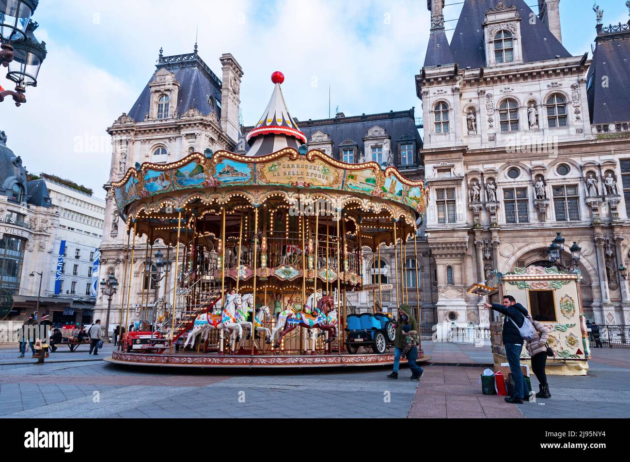 Carrousel à l'Hôtel de ville, Paris, France Banque D'Images