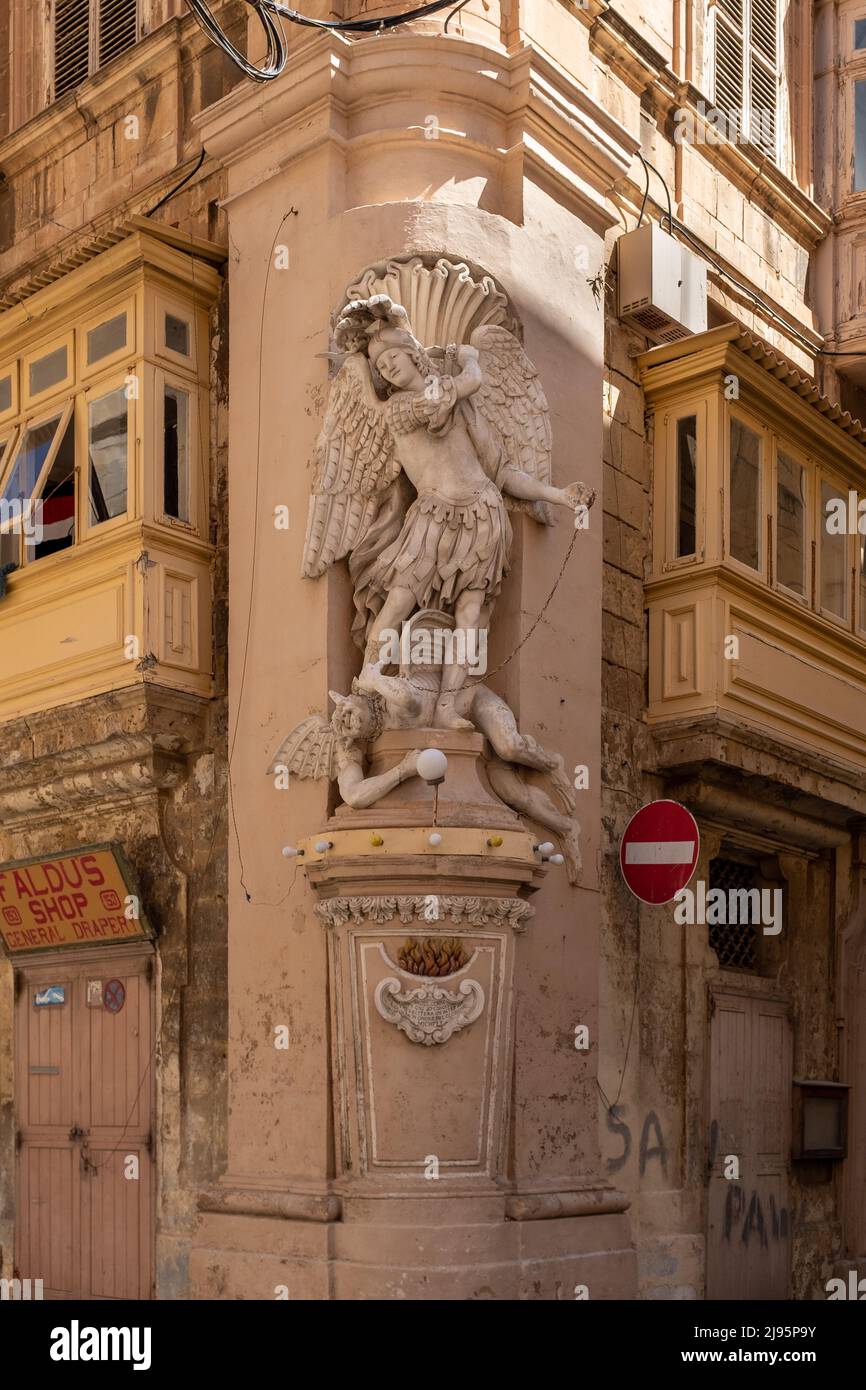 Street Corner niche icône religieuse, Valette, Malte Banque D'Images