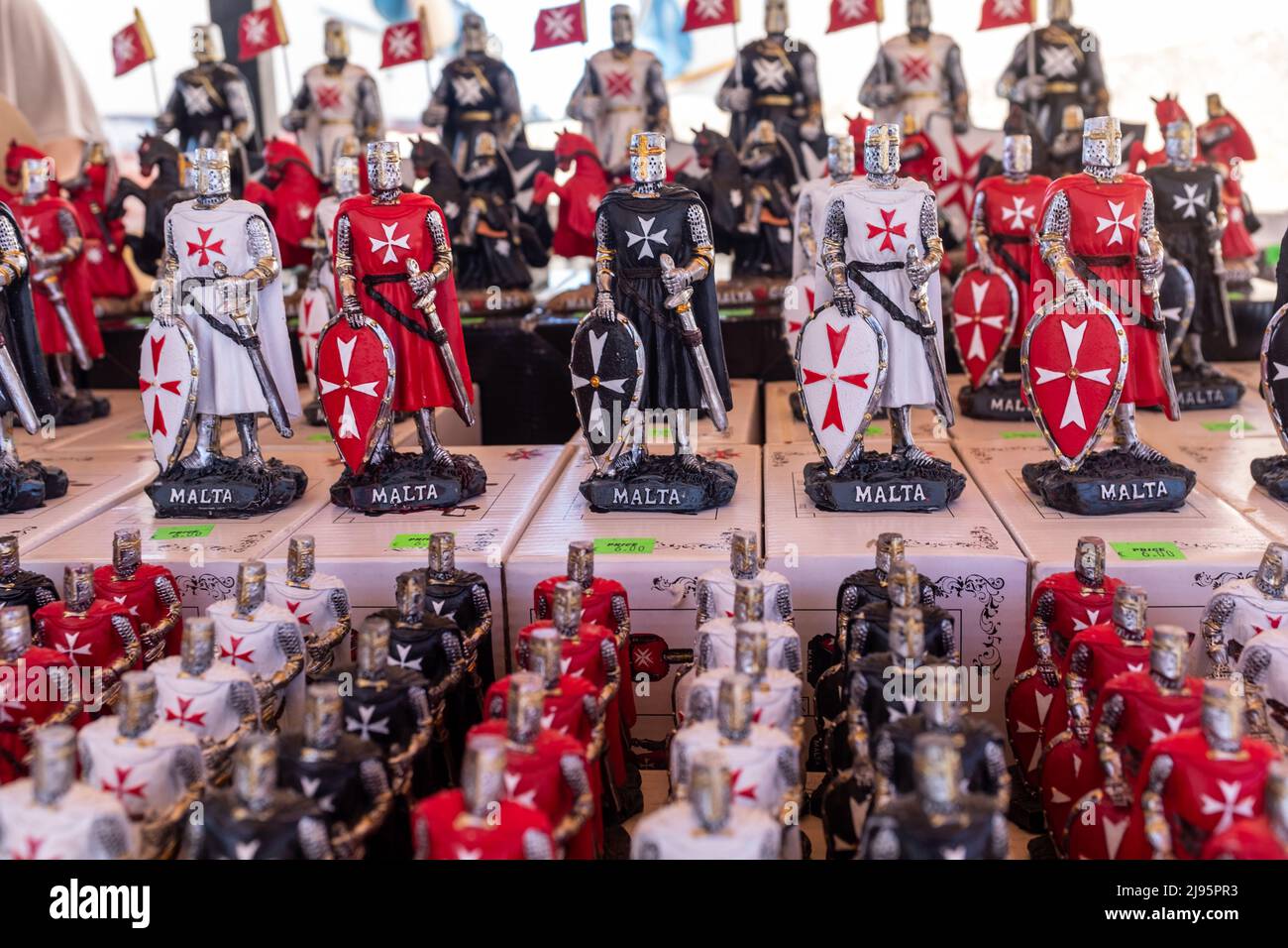 Figurines Templiers, marché du dimanche matin, Marsaxlokk, Malte Banque D'Images