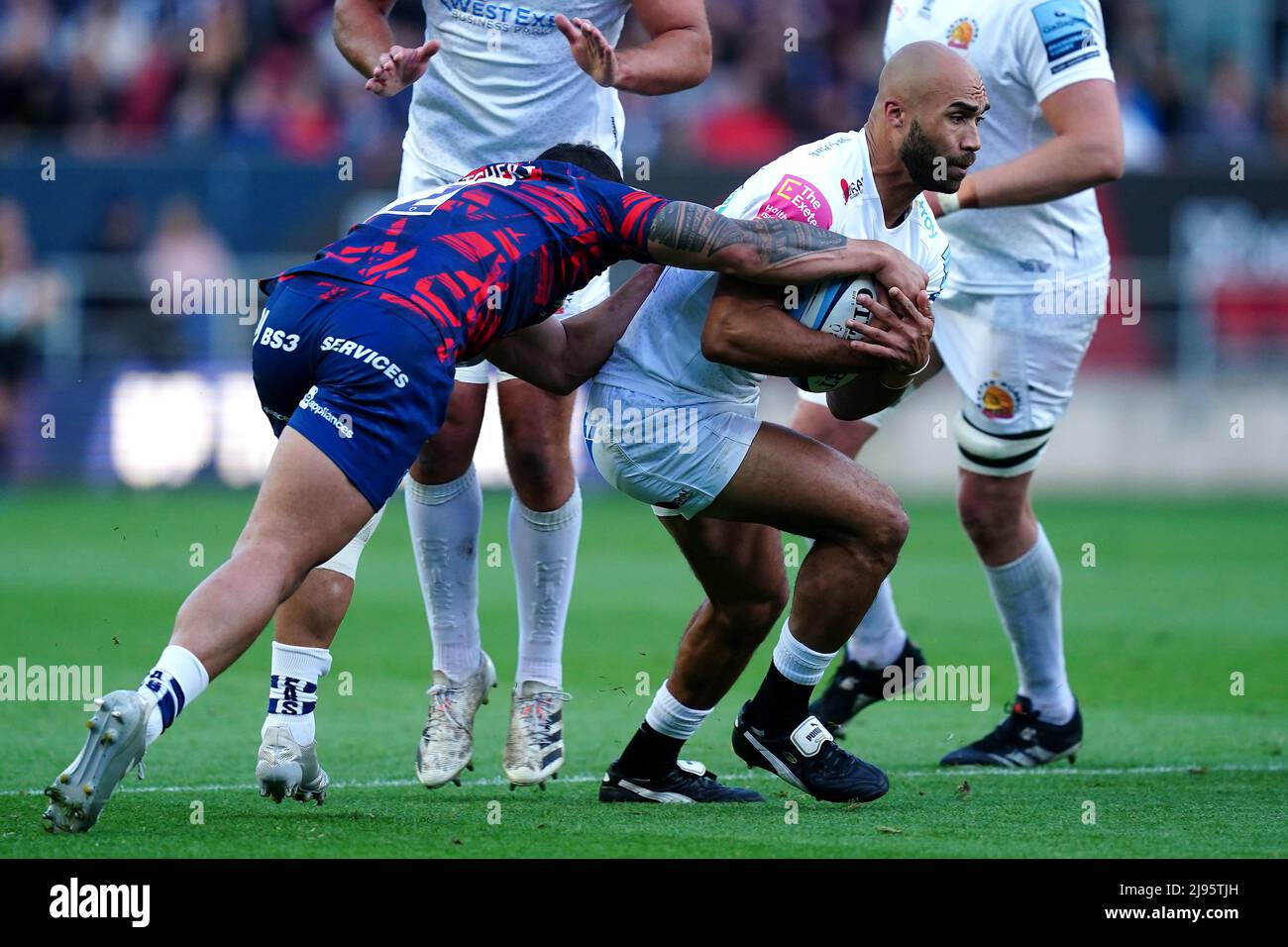 Olly Woodburn, chef de l'Exeter, est affrontée par Alapati Leiua, de Bristol Bears, lors du match de la première nomination de Gallagher à Ashton Gate, Bristol. Date de la photo: Vendredi 20 mai 2022. Banque D'Images