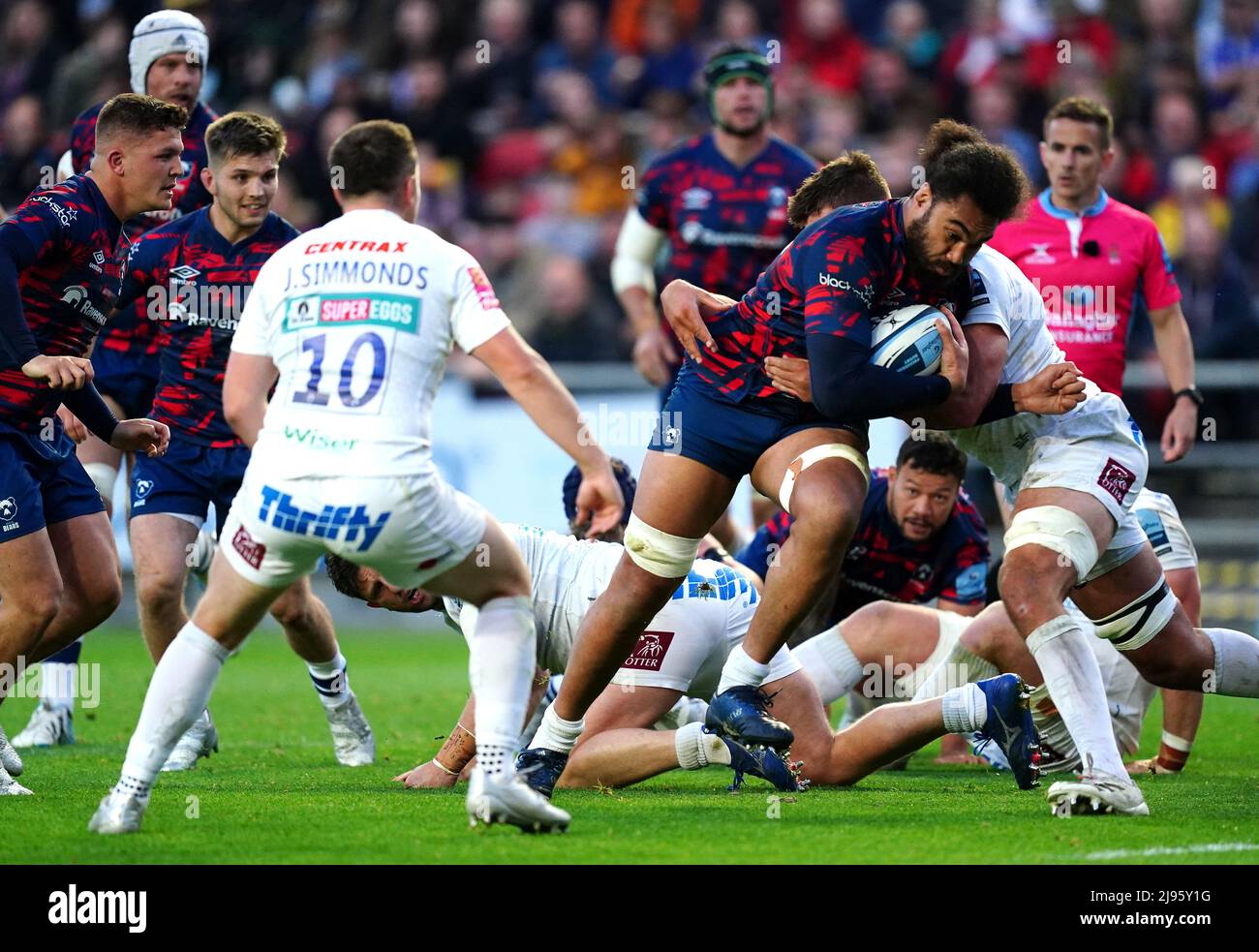 Chris Vui de Bristol Bears est attaqué par Sam Skinner, chef de l'Exeter (à droite), lors du match de la première nomination de Gallagher à Ashton Gate, Bristol. Date de la photo: Vendredi 20 mai 2022. Banque D'Images