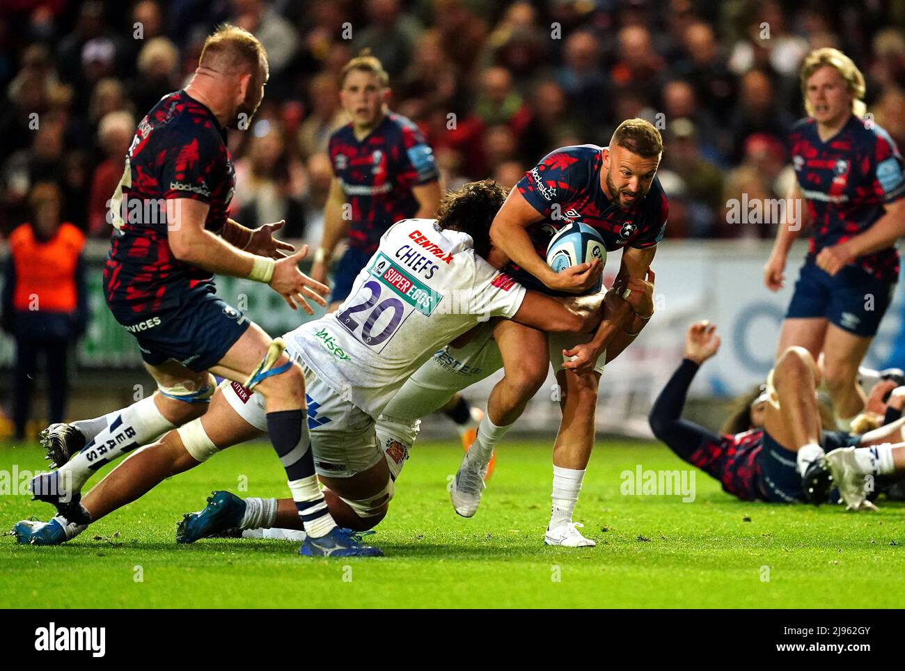 Andy Uren de Bristol Bears est attaqué par le chef de l'Exeter, Santiago Grondona, lors du match Gallagher Premiership à Ashton Gate, Bristol. Date de la photo: Vendredi 20 mai 2022. Banque D'Images