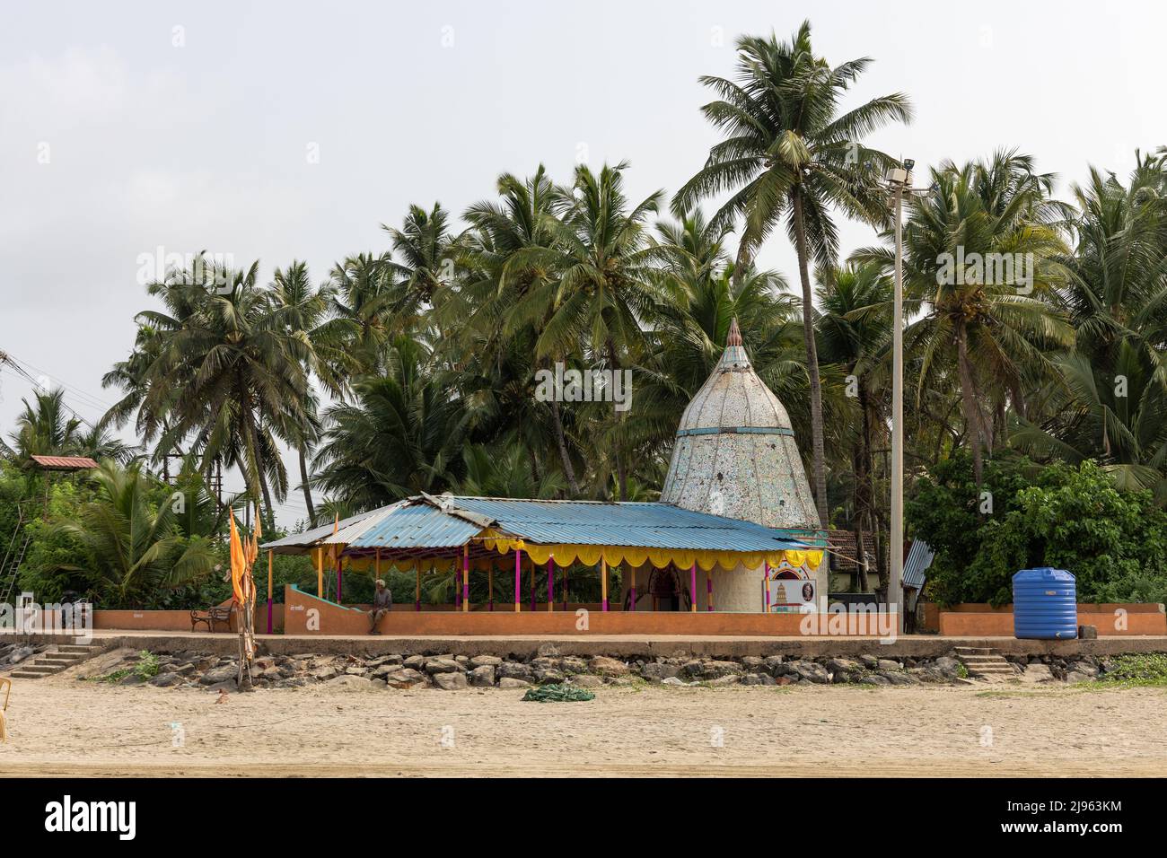 Shree Samarth Ramdas Swami temple sur Wayari Bhurnath Beach, Malvan, Maharashtra, Inde Banque D'Images