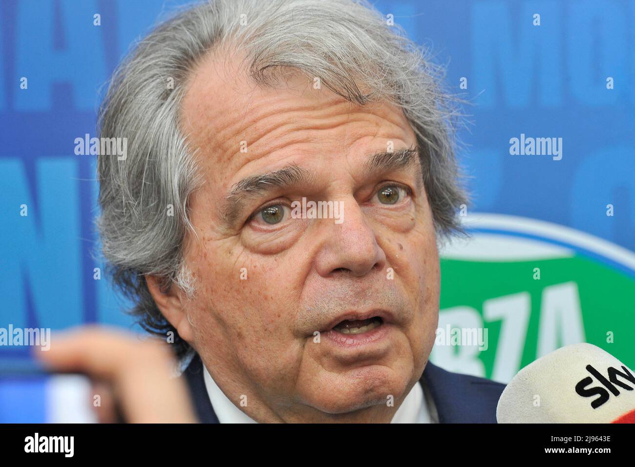 Naples, Italie. 20th mai 2022. Renato Brunetta Ministre de l'Administration publique de la République italienne, lors de la manifestation de Forza Italia "l'Italie de l'avenir, la force unifiante" qui s'est tenue au Palacongressi de la Mostra d'Oltremare à Naples. Naples, Italie, 0 mai 2022. (Photo par Vincenzo Izzo/Sipa USA) crédit: SIPA USA/Alay Live News Banque D'Images