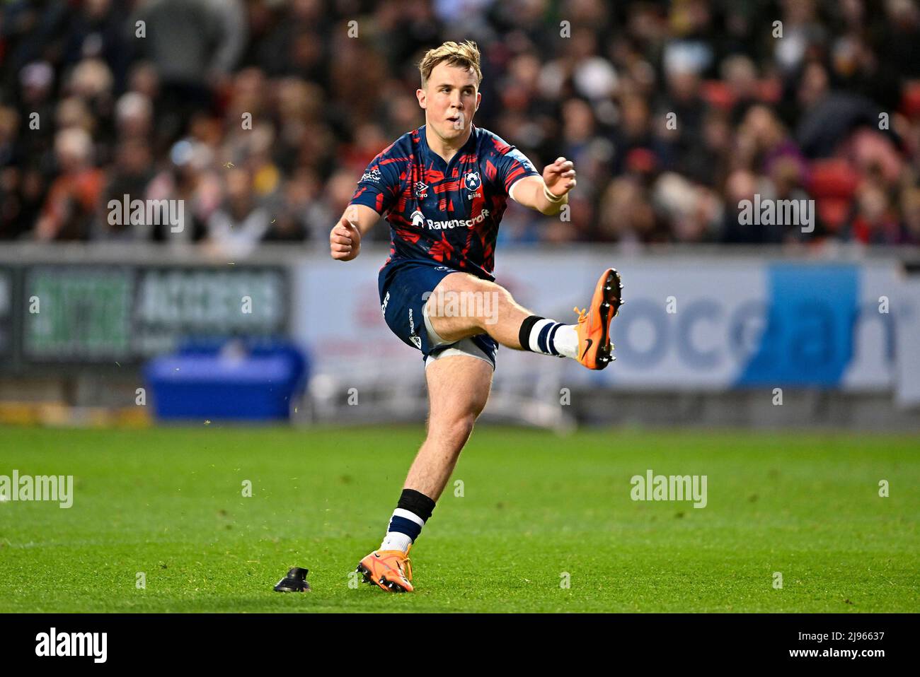 Bristol, Royaume-Uni. 20th mai 2022. Rugby, premier ministre. Bristol porte les V Exeter Chiefs. Stade Ashton Gate. Bristol. Ioan Lloyd (Bristol Bears) donne des coups de pied pendant les Bristol Bears V Exeter Chiefs. Match de rugby Gallagher Premiership. Credit: Sport en images/Alamy Live News Banque D'Images
