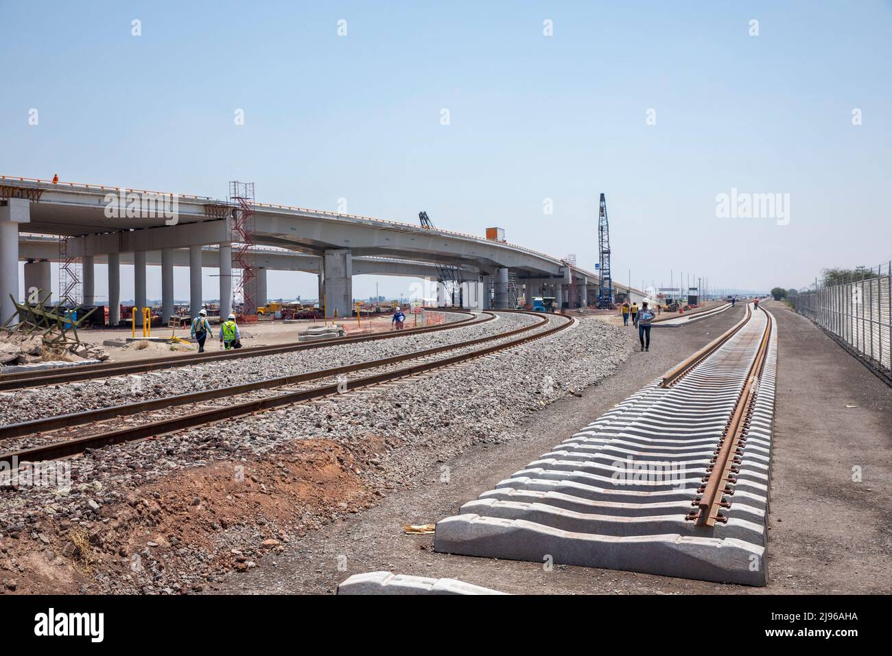Construction du train de banlieue qui reliera Mexico à l'aéroport international Felipe Angeles Banque D'Images