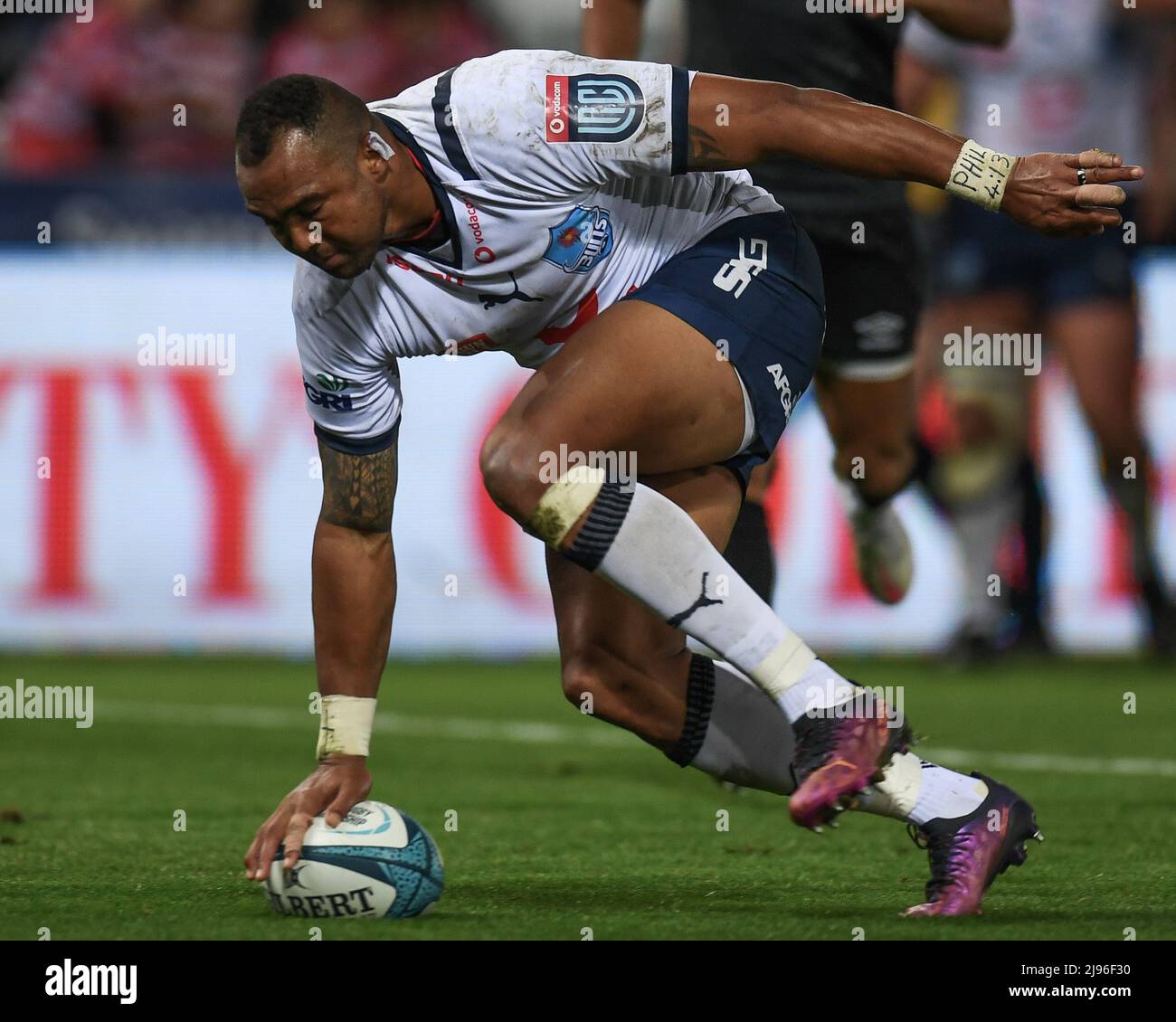 Cornal Hendricks de Vodacom Bulls, va plus pour Bulls 5th essayer du faire 17-31 Banque D'Images