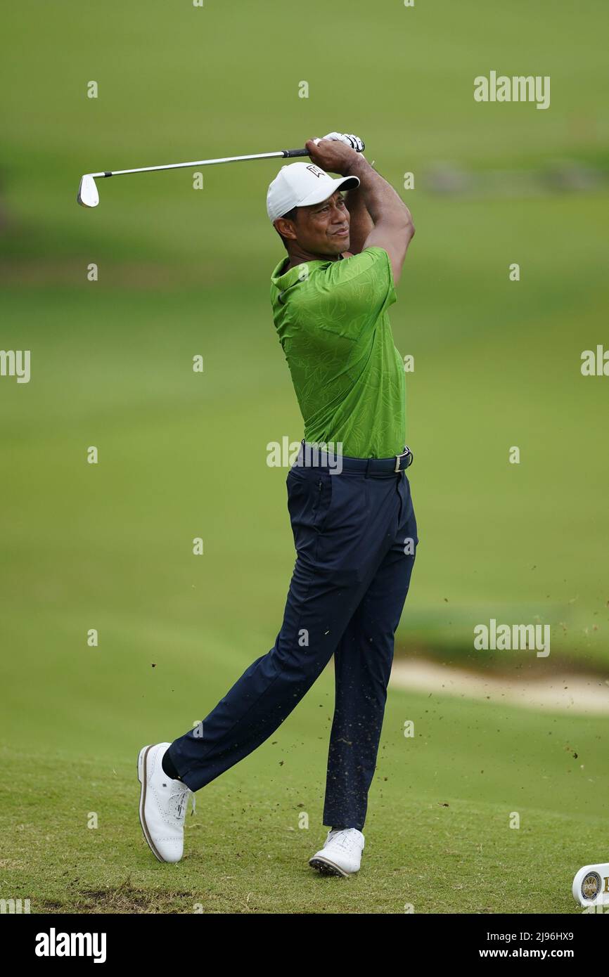 Tulsa, États-Unis. 20th mai 2022. Tiger Woods joue le 11th trous dans le deuxième tour lors du championnat PGA au Southern Hills Country Club de Tulsa, Oklahoma, le vendredi 20 mai 2022. Photo de Kyle Rivas/UPI crédit: UPI/Alay Live News Banque D'Images