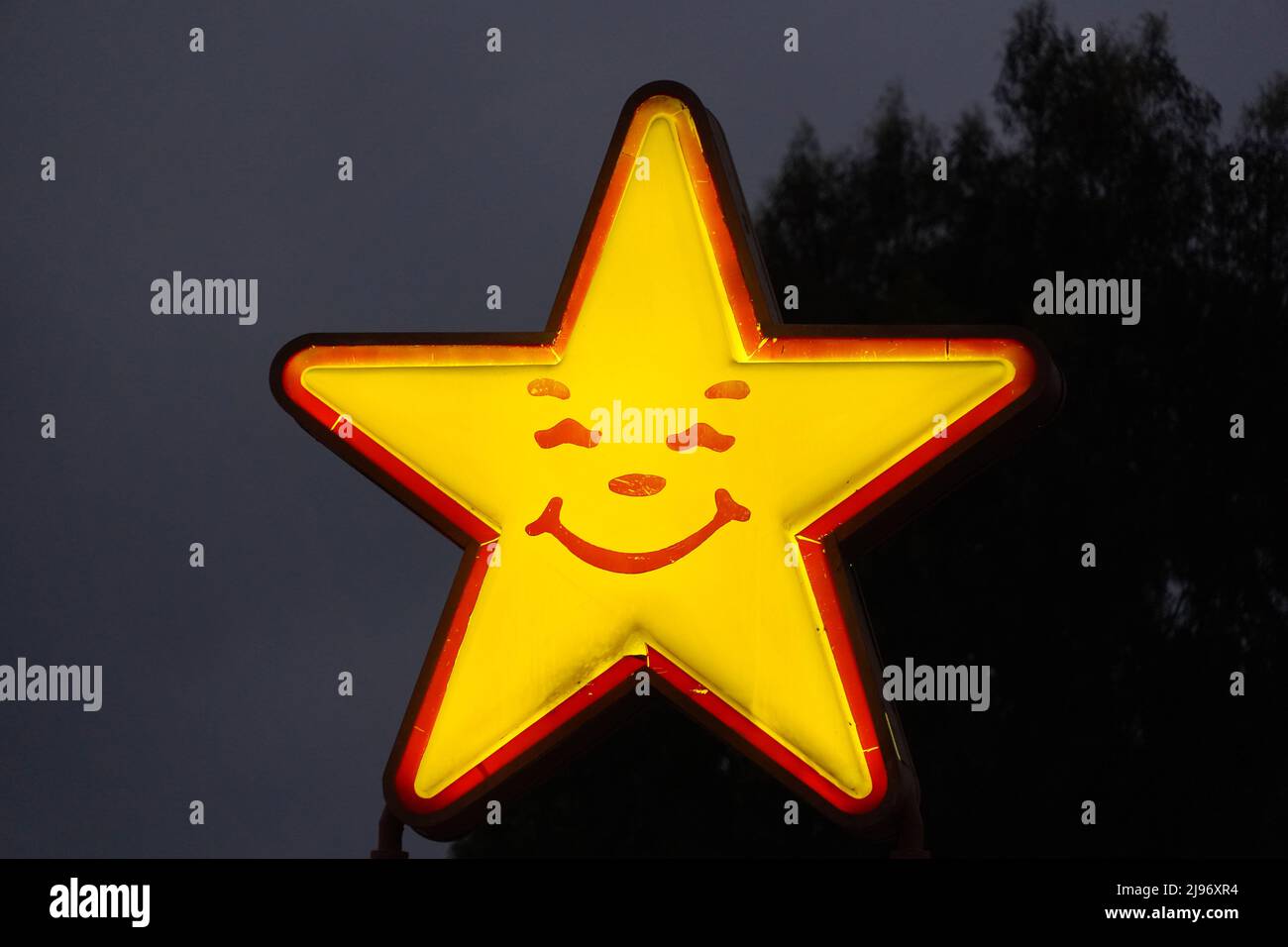 Un logo Carl's Jr star est vu au restaurant fast food, vendredi 20 mai 2022, à Los Angeles. Banque D'Images