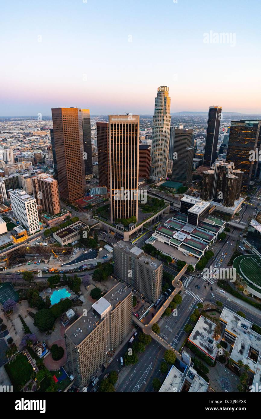Le quartier financier de Los Angeles après le coucher du soleil Banque D'Images