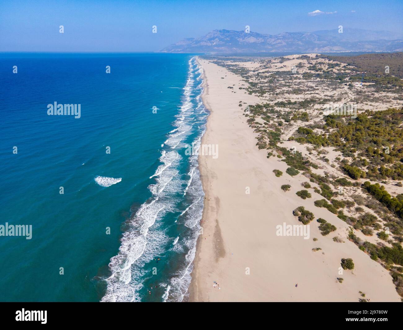 Vue plongeante de la plage de Patara prise de vue avec drone - Kaş, Antalya, Turquie Banque D'Images