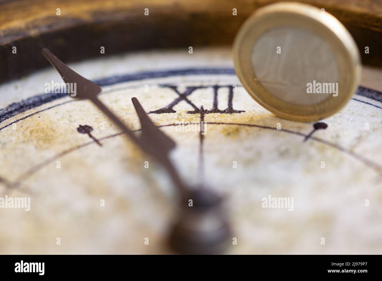 concept de temps et d'argent : la valeur des deux dans l'économie Banque D'Images