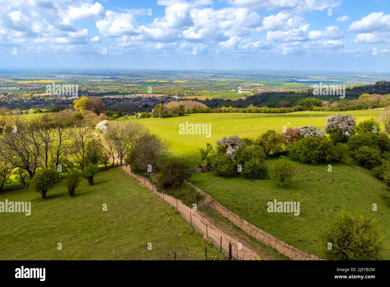 Une vue imprenable sur la vallée d'Evesham depuis le toit de Broadway Tower, Broadway Tower Country Park, Worcestershire, Angleterre, Royaume-Uni. Banque D'Images