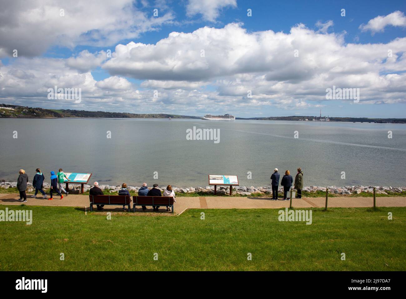 Station d'accueil MSC Magnifica au port de Cobh en Irlande lors d'une brillante journée ensoleillée. Banque D'Images