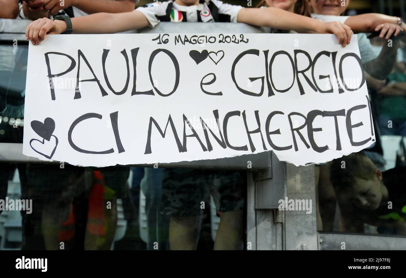 Foto Spada/Lapresse 16 Maggio 2022 - Torino, Italia Sport, Calcio Juventus vs Lazio - Campionato italiano di calcio série A TIM 2021/2022 - Stadio Allianz Nella foto: tifosi juventus photo Spada/Lapresse 16 mai 2022 - Turin, Italie Sport, Soccer Juventus vs Lazio - - Italien Serie A football Championship 2021/2022 - Allianz Stadium sur la photo: juventus Supporters/ PRESSINPHOTO Banque D'Images
