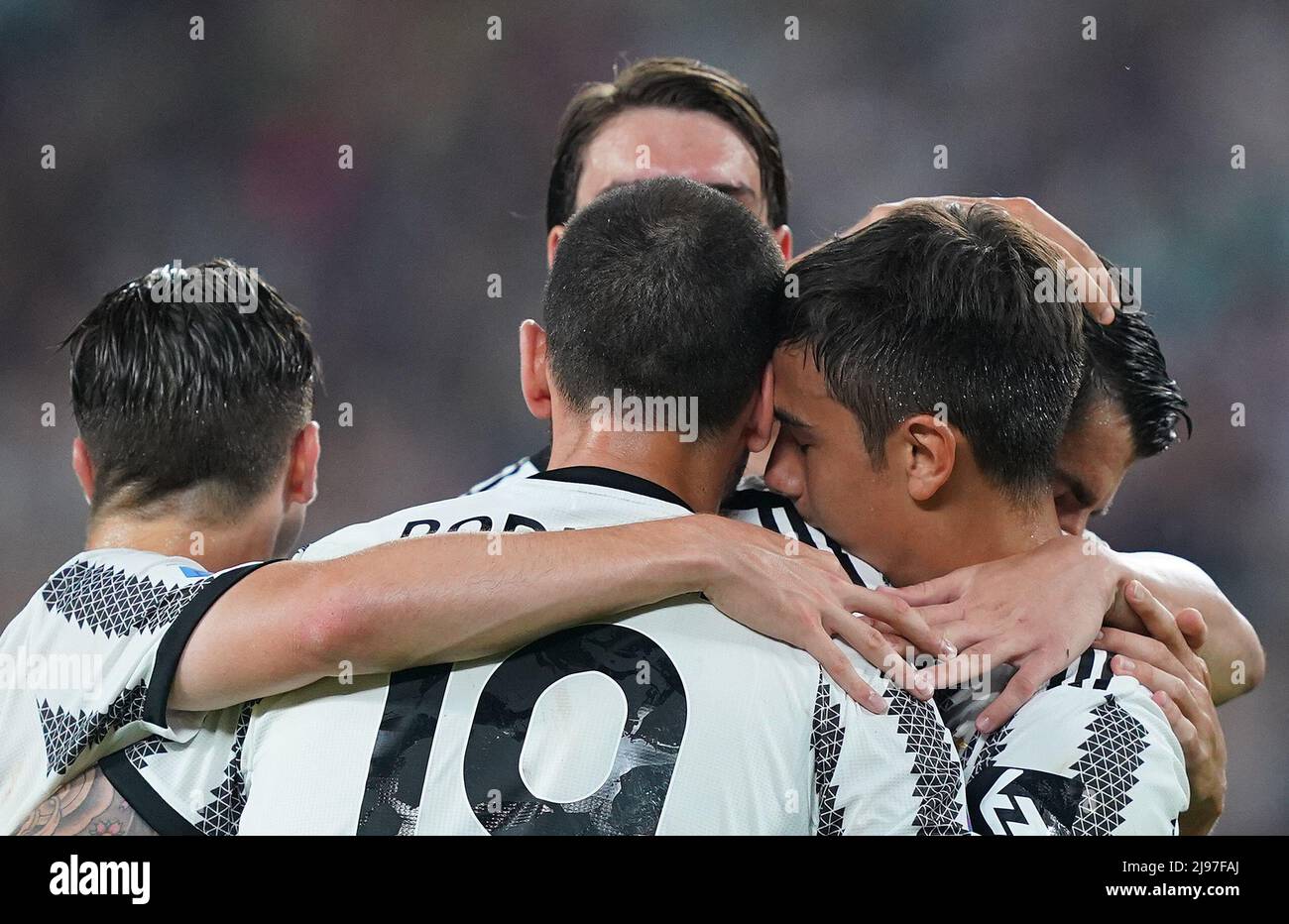 Foto Spada/Lapresse 16 Maggio 2022 - Torino, Italia Sport, Calcio Juventus vs Lazio - Campionato italiano di calcio Serie A TIM 2021/2022 - Stadio Allianz Nella foto: Esultanza dopo il gol 2-0 Alvaro Morata (Juventus F.C.); Paulo Dybala (Juventus F.C.); Photo Spada/Lapresse 16 mai 2022 - Turin ,Italie Sport, Soccer Juventus vs Lazio - - Championnat italien de football série A 2021/2022 - Stade Allianz sur la photo: Fête après avoir marquant gol 2-0 Alvaro Morata , Paulo Dybala (Juventus F.C.);/ PRESSINPHOTO Banque D'Images