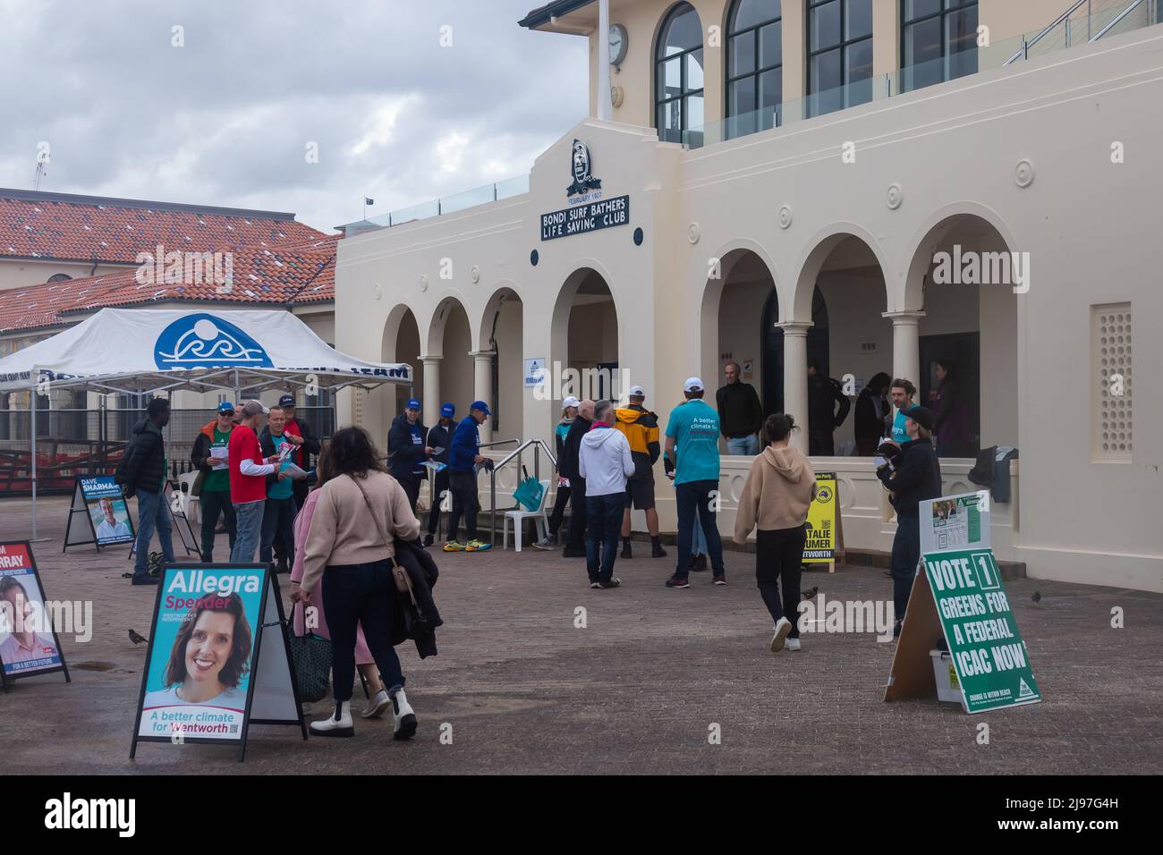 Sydney, Australie. Samedi 21st mai 2022. Le Bondi Surf Bathers Life Saving Club, un club de l'électorat de Wentworth, est utilisé comme bureau de vote, comme tête de l'australien pour les sondages à Bondi Beach. Crédit : Paul Lovelace/Alamy Live News Banque D'Images