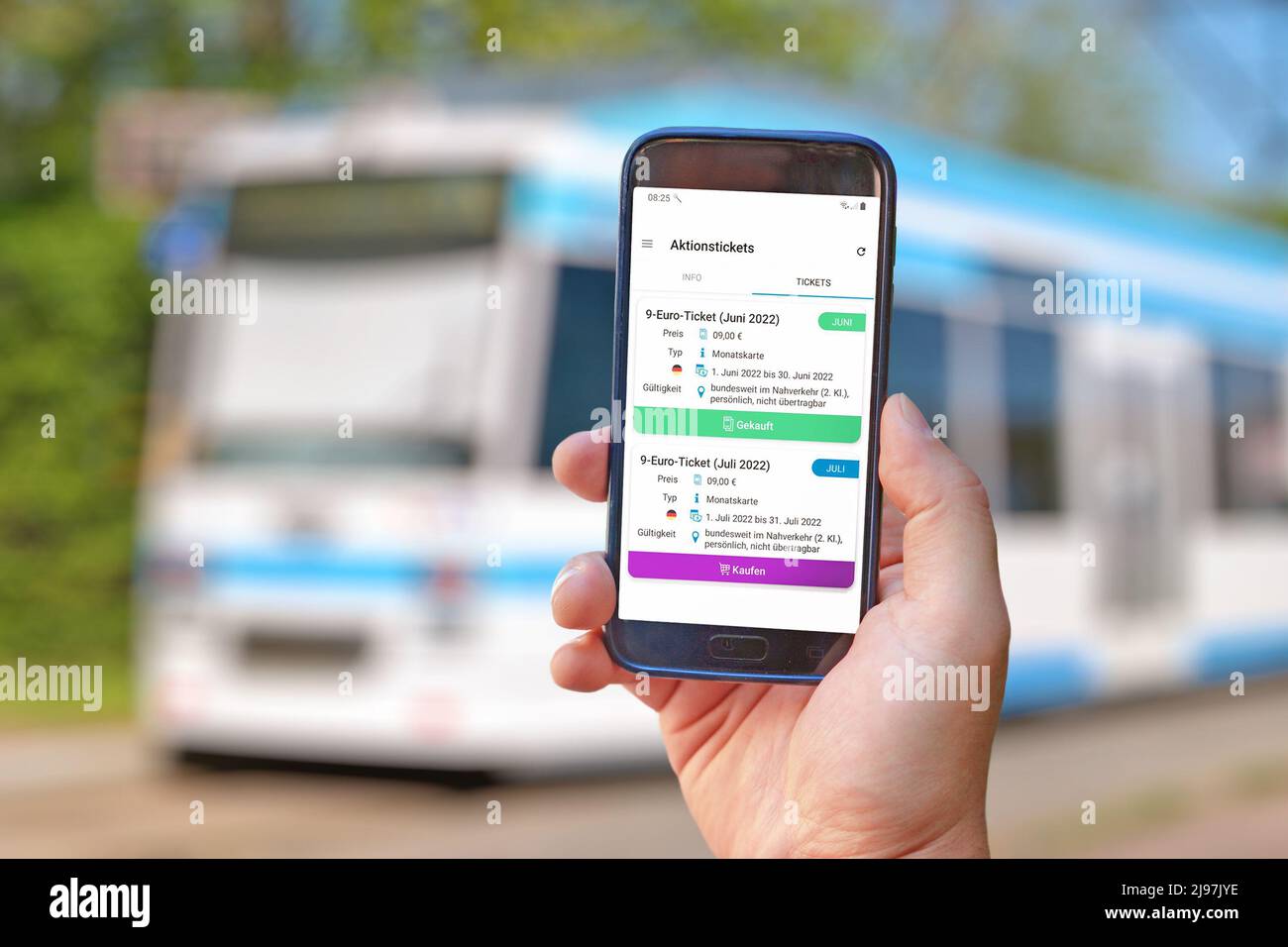 Heidelberg, Allemagne - mai 2022 : billet numérique de 9 euros pour les transports en commun dans le cadre d'un ensemble de mesures visant à protéger les consommateurs de la hausse du pr Banque D'Images