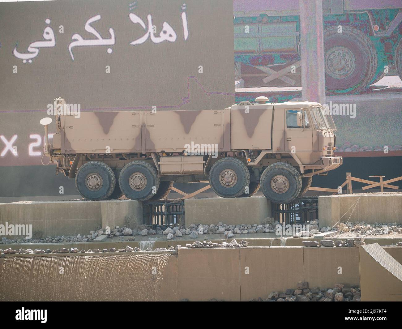 Abu Dhabi, Émirats arabes Unis - 23 février. 2011 : camion Tatra 816 de l'armée tchèque à IDEX 2011 Banque D'Images