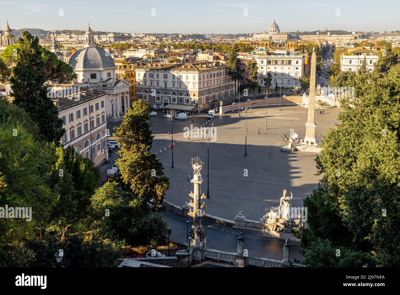 Paysage urbain de la ville de Rome le matin ensoleillé Banque D'Images