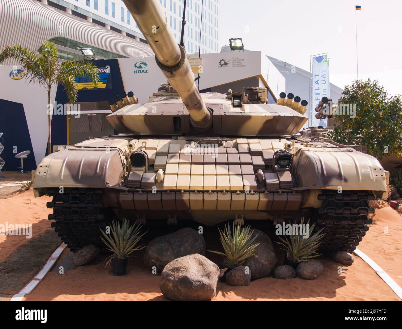 Abu Dhabi, Émirats Arabes Unis - 23 février. 2011 : Armée de l'Ukraine T-72B à l'exposition militaire IDEX 2011 Banque D'Images