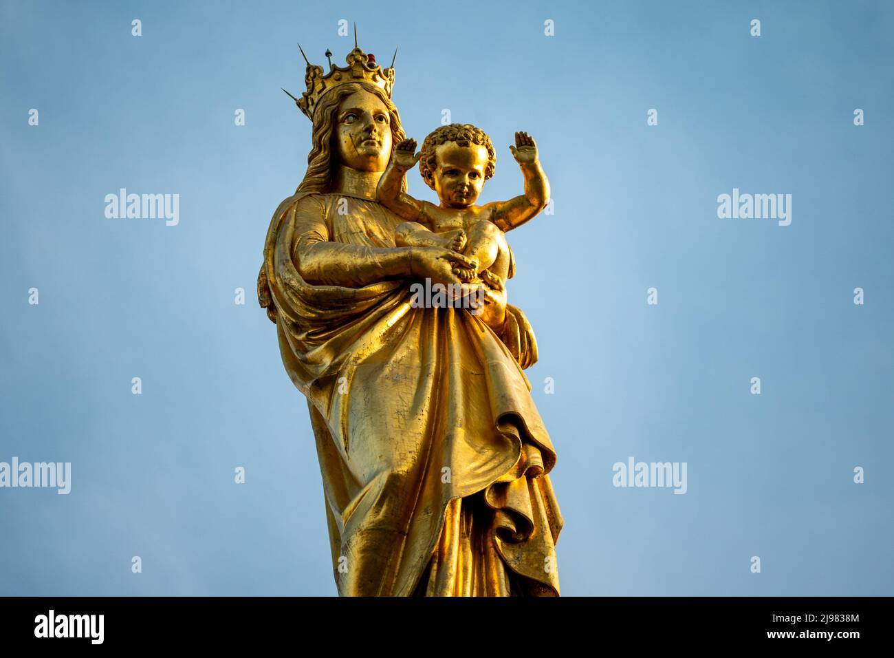 France. Marseille. Bouche-du-Rhône (13). Basilique notre-Dame de la Garde. Madonna et l'enfant Banque D'Images