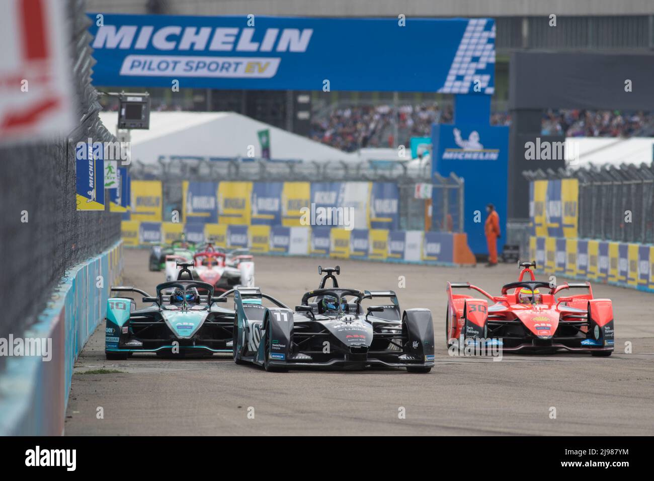 Berlin, Allemagne, 14th mai 2022. 2022 Shell recharge Berlin E-Prix, Round 7 du Championnat du monde de Formule E de la FIA ABB 2021-22, circuit de l'aéroport de Tempelhof à Berlin, Allemagne photo: #11 Lucas DI GRASSI (BRA) de ROKiT Venturi Racing © Piotr Zajac/Alay Live News Banque D'Images