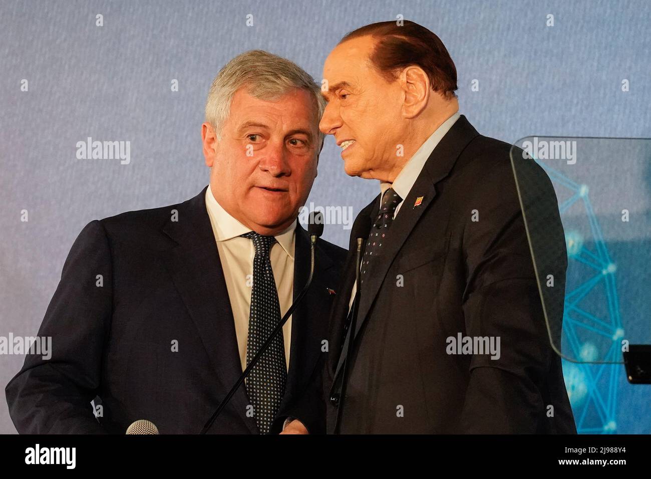 Naples, Italie. 21st mai 2022. Le Président Silvio Berlusconi pendant la deuxième journée de la convention Forza Italia "l'Italie du futur" qui s'est tenue à Naples, au Mostra d'oltremare le 21 mai 2022. Crédit : Agence photo indépendante/Alamy Live News Banque D'Images