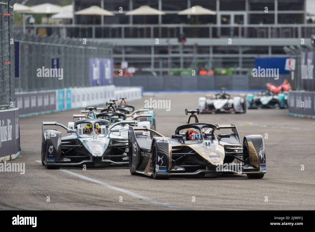 Berlin, Allemagne, 14th mai 2022. 2022 Shell recharge Berlin E-Prix, Round 7 du Championnat du monde de Formule E de la FIA ABB 2021-22, circuit de l'aéroport de Tempelhof à Berlin, Allemagne photo: #25 Jean-Eric VERGNE (FRA) de DS Techeetach pendant la course © Piotr Zajac/Alay Live News Banque D'Images