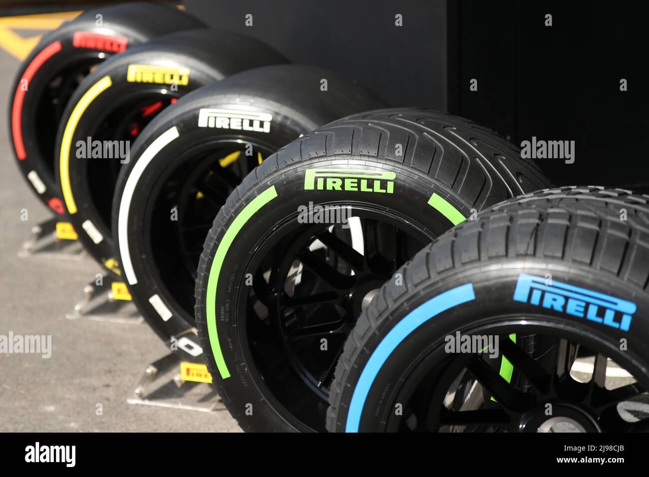 Pneu pirelli f1 Banque de photographies et d'images à haute résolution -  Alamy