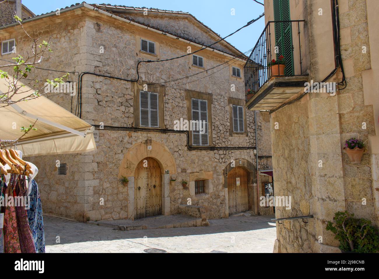 Valldemossa, Mallorca, Espagne - 05.06.2022: Rues étroites de Valldemossa, Mallorca, Espagne Banque D'Images