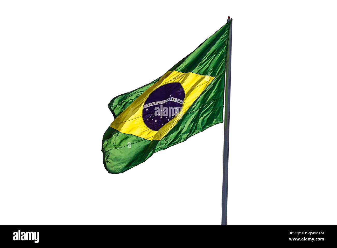 Goiania, Goiás, Brésil – 19 mai 2022 : drapeau du Brésil. Un drapeau brésilien agitant dans le vent avec un fond blanc. Banque D'Images