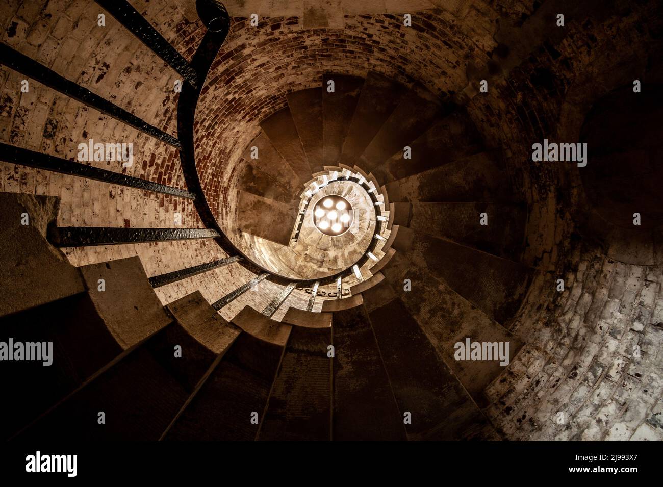 Vue sur l'escalier en spirale au château de Hurst Banque D'Images