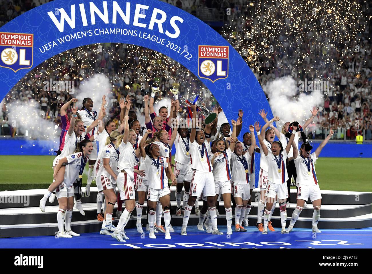TURIN - femme olympique Lyonnais gardien de but Christiana Endler, Grace Kazadi de femme olympique Lyonnais, Wendie Renard de femme olympique Lyonnais, Selma Bacha de femme olympique Lyonnais, Perle Morroni de femme olympique Lyonnais, Amandine Henry de femme olympique Lyonnais, Amel Majri de femme olympique, femme olympique de Lyonnais, femme olympique Jonnais, femme olympique Eugenie le Sommer des femmes de l'Olympique Lyonnais, Dzsenifer Marozsan des femmes de l'Olympique Lyonnais, Damaris Egurrola des femmes de l'Olympique Lyonnais, Ellie Carpenter des femmes de l'Olympique Lyonnais, Catarina Macario des femmes de Lyonis, femmes de l'Olympique Lyonnais goa Banque D'Images