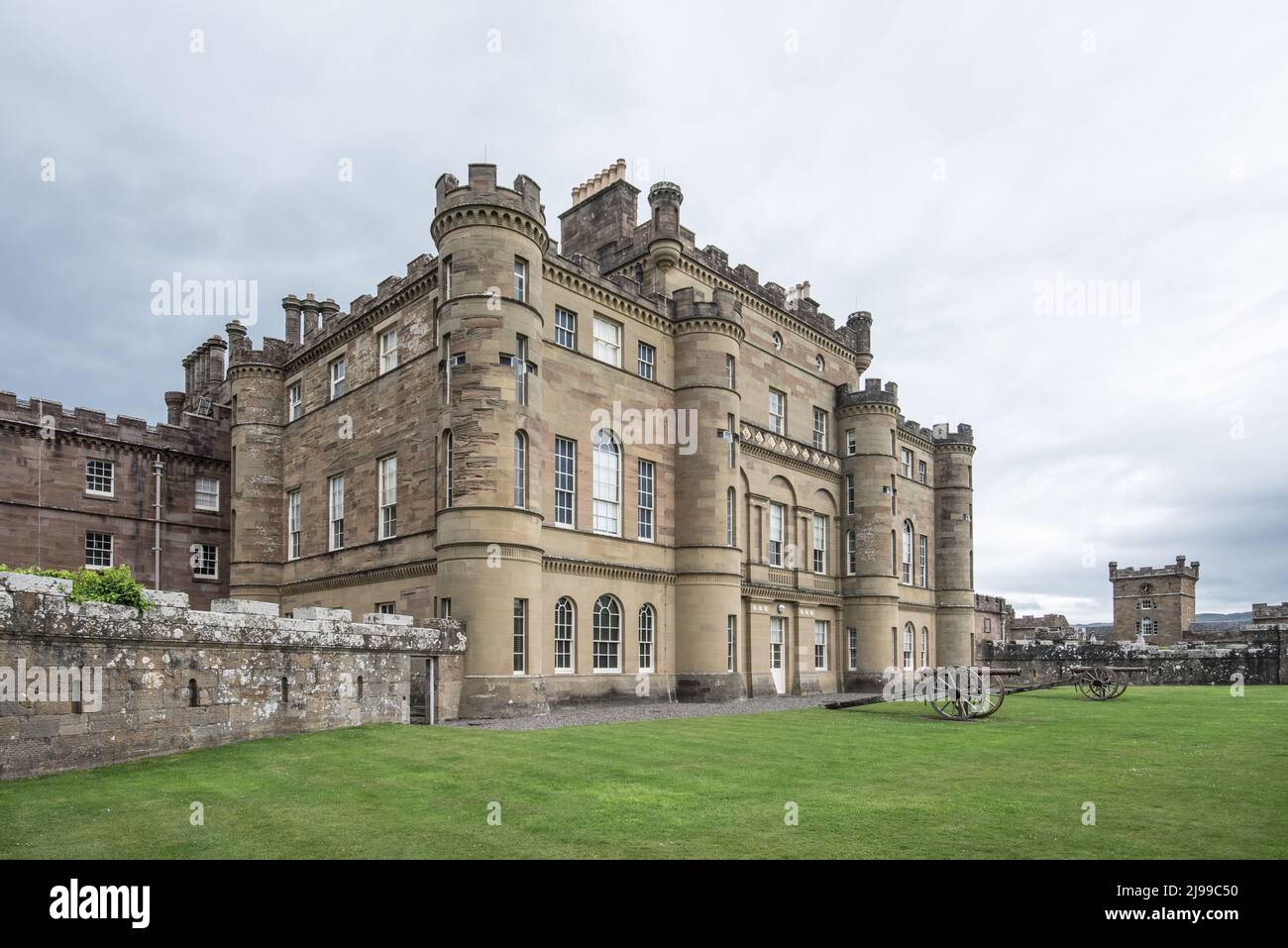 Canons à l'avant du château de Culzean - Maybole, Carrick sur la côte Ayrshire d'Écosse, Royaume-Uni, Banque D'Images