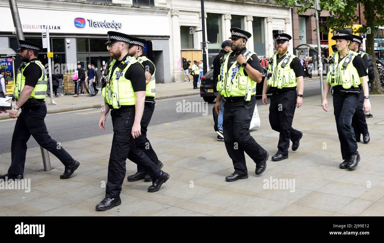 Des policiers d'un groupe pour des manifestations et des manifestations policières à Manchester, Angleterre, Royaume-Uni, Îles britanniques. La vie quotidienne à Manchester, Royaume-Uni. Banque D'Images