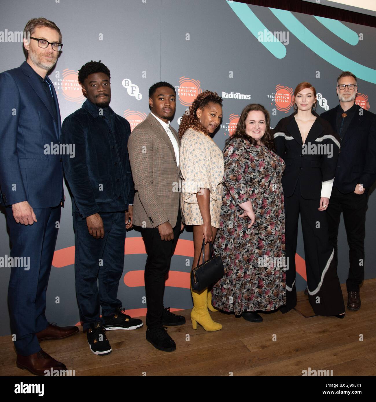 Londres, Royaume-Uni. 21st mai 2022. Stephen Merchant, Charles Babalola, Gamba Cole, Clare Perkins, Jessica Gunning, Eleanor Tomlinson et Darren Boyd assistent à la séance photo « The Outlaws » TV Preview au BFI & radio Times Television Festival au BFI Southbank à Londres. Crédit : SOPA Images Limited/Alamy Live News Banque D'Images